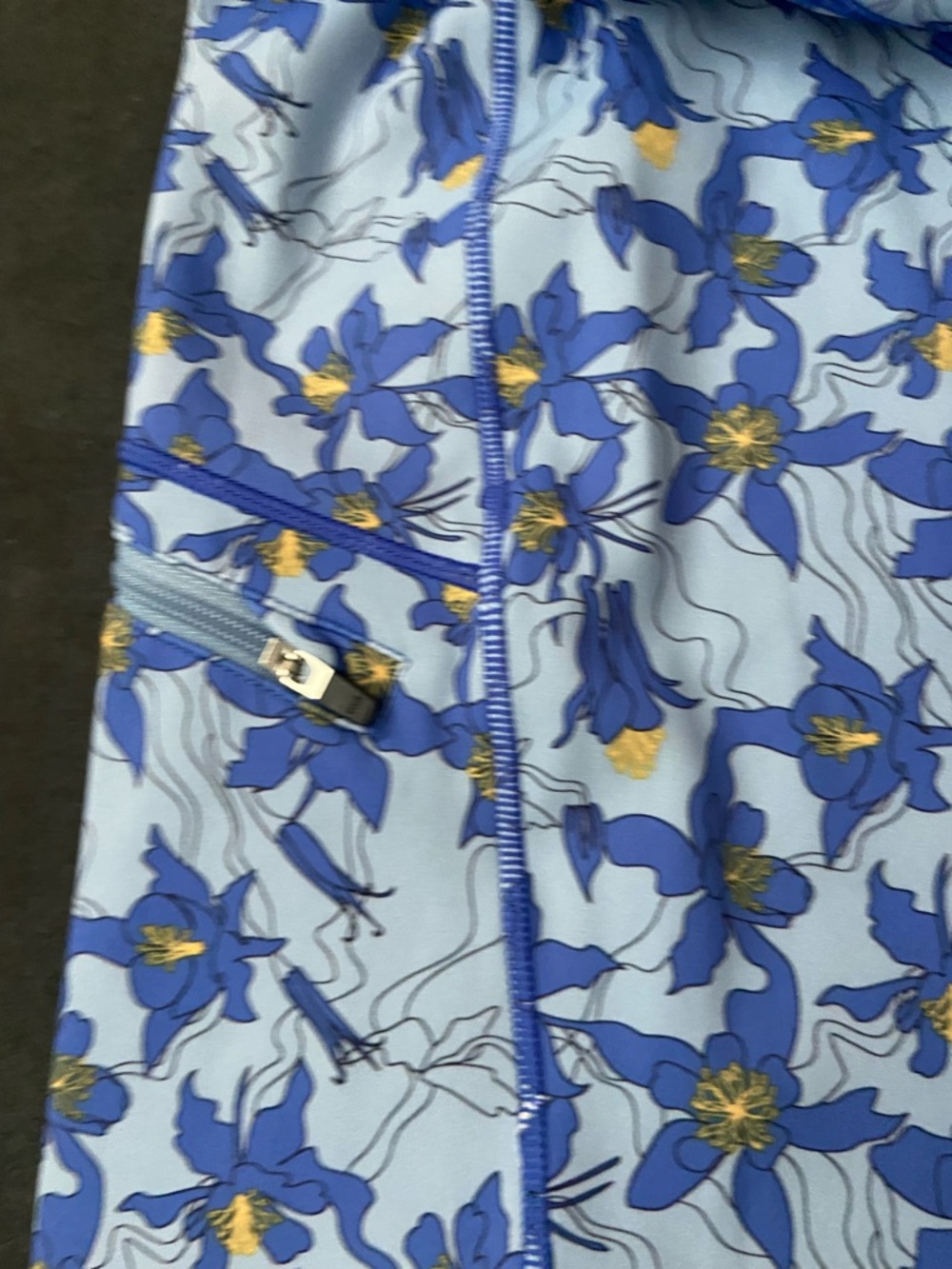 oiselle Blue Floral pockito 1/2 tights - Picture 6 of 8